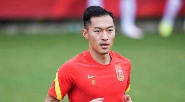 不戴乳罩的丰满已婚妇女2