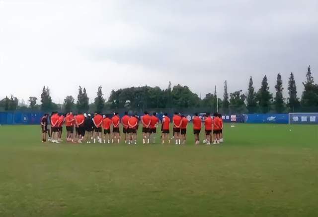 侯龙涛何丽萍