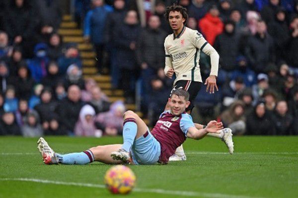 娇妻玩4p被3个男子伺候的简介